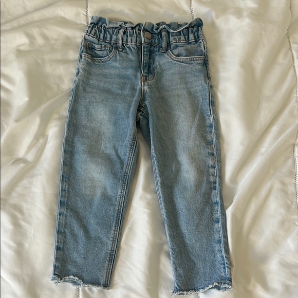 Gap Kids Girls Light Blue Raw Hem Jeans Size 5 - Picture 1 of 3